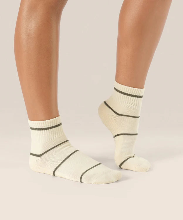 Quarter Crew Non Slip Grip Socks | Baseline Oat