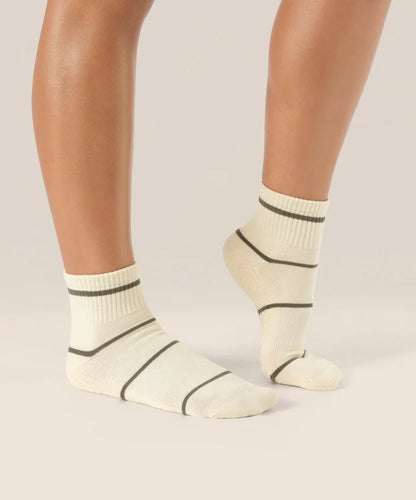 Quarter Crew Non Slip Grip Socks | Baseline Oat