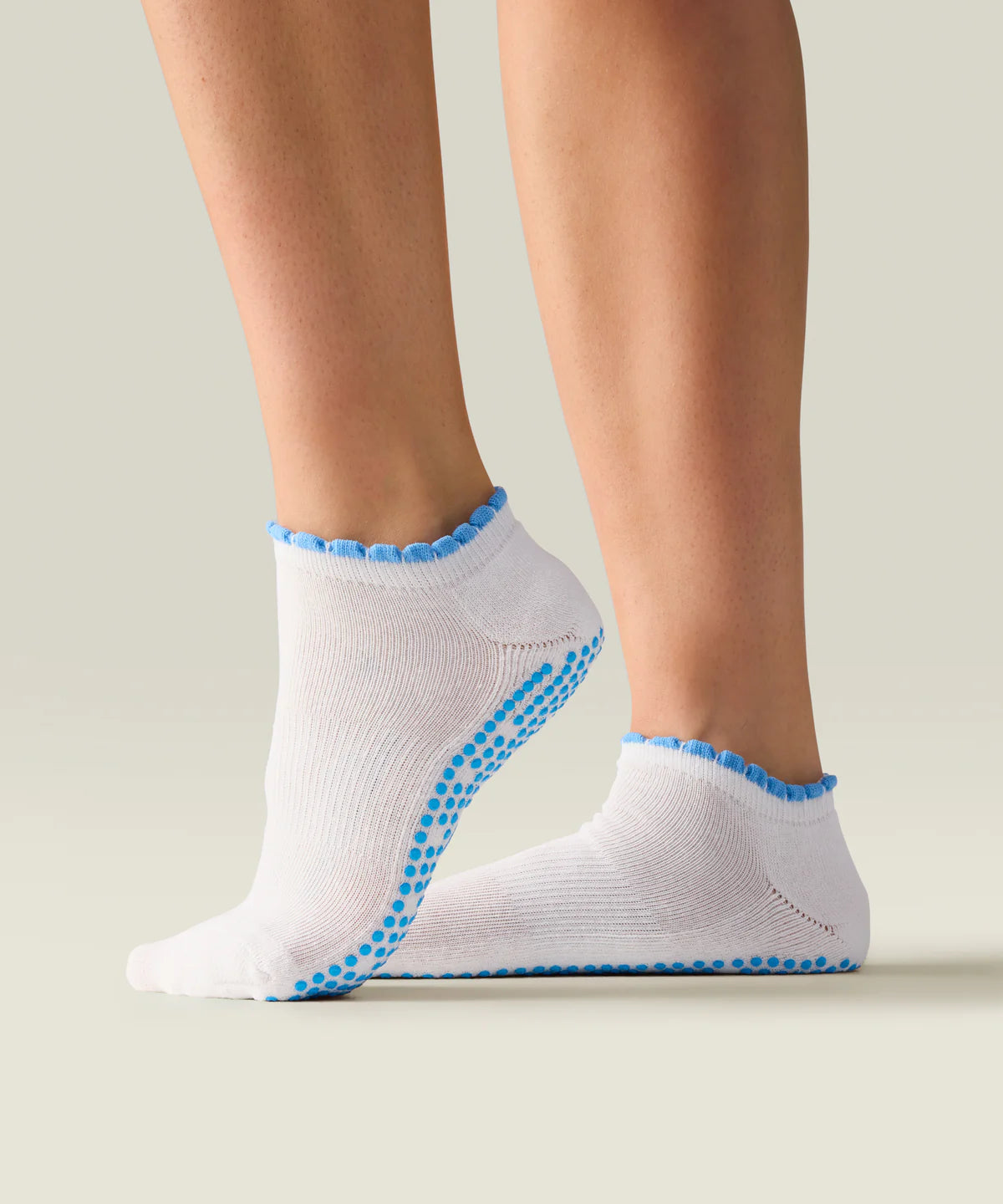 Classic Low Rise Grip Socks | Ivory Blue Ruffle